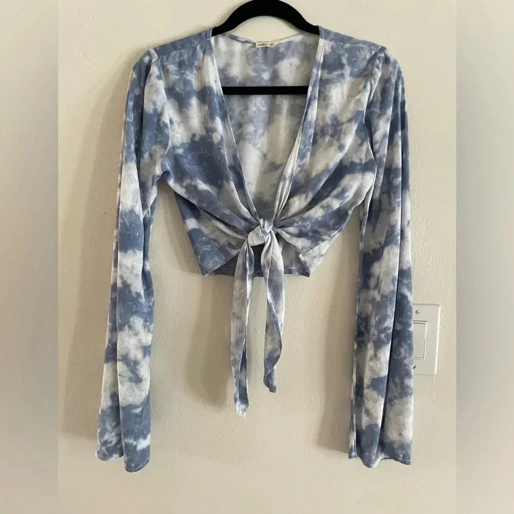Hollister Blue White Cloud Whimsical Bell Sleeve Tie Front Wrap Top Womens XS